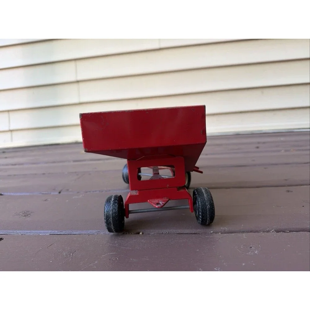 Vintage Ertl International Red Gravity Box Wagon 1/16  In Good Working Cond.